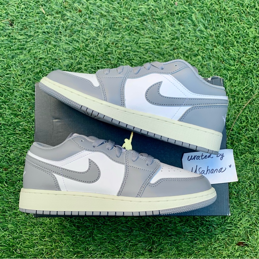 Nike Air Jordan 1 low GS grey white shoes (rare) - big kids - Picture 2 of 4